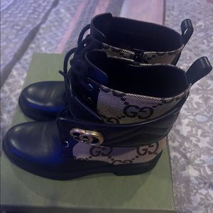 Gucci combat boots like new come with strap can wear with or without strap